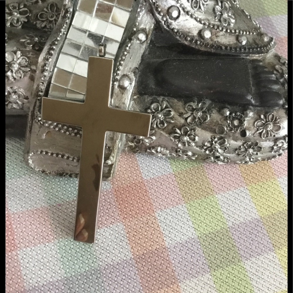 UNISEX LARGE STAINLESS CROSS NECKLACE BY FOLLIE🙏